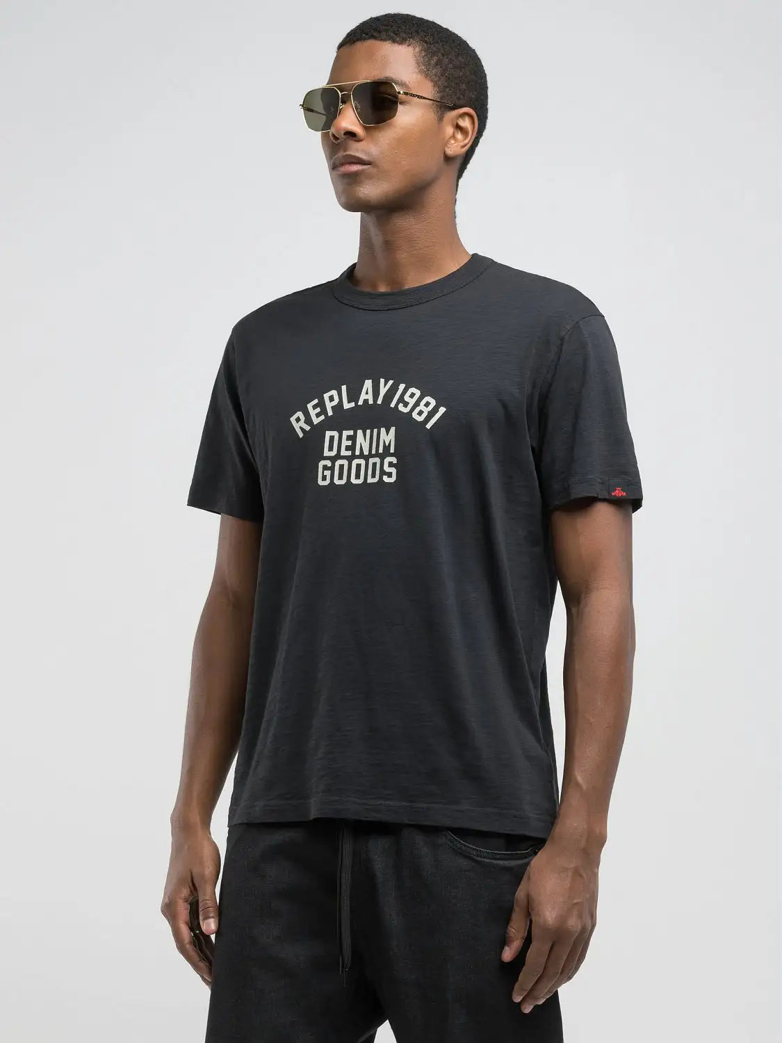 Replay SS25-26 T-shirt con Stampa Lettering in Jersey Fiammato Black Man