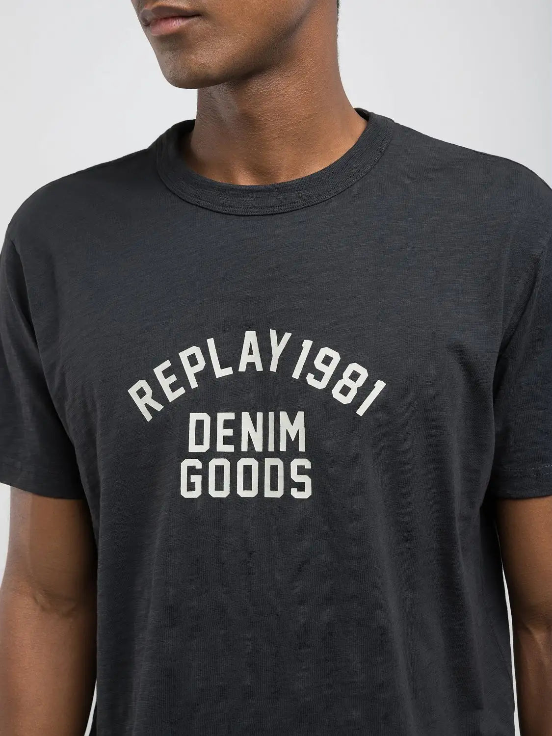 Replay SS25-26 T-shirt con Stampa Lettering in Jersey Fiammato Black Man